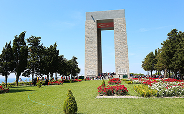Çanakkale Savaşlarının 102.Yılında 102 Çanakkale Şehidi Torununu Çanakkale'de Dedeleriyle Buluşturma