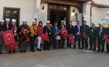 Büyük Taarruz Başkomutanlık Meydan Muharebesinin 100.Yıldönümünde Mersinli Şehit ve Gazilerimizin Torunları Afyon Kocatepe'de Atalarıyla Buluşuyor.